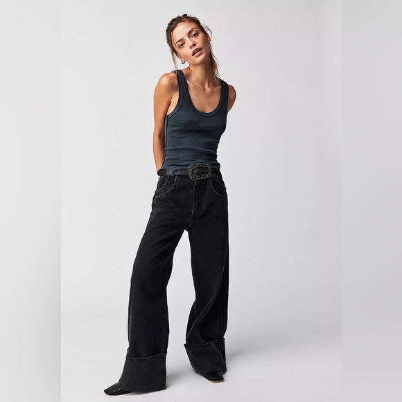 Free People Denim - We The Free NWT ( Jean tag ) Final countdown cuffed boyfriend jeans ♥️